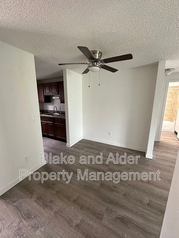 3 bed, 1.0 bath, 950 sqft, $1,595 — Photo 2