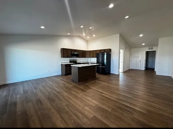 719 S Bellflower Dr, Pueblo, CO 81007