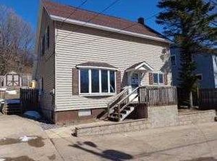 135 Terrace St, Ishpeming, MI 49849
