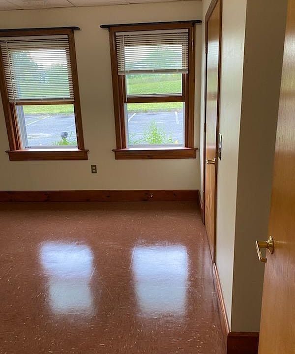 2nd image of 83 Sunderland Rd #5A