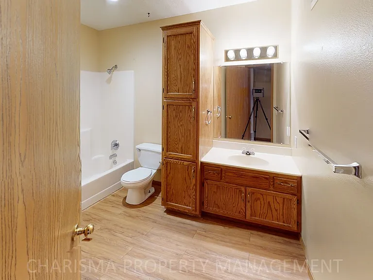 Teakwood Apartments — Photo 30