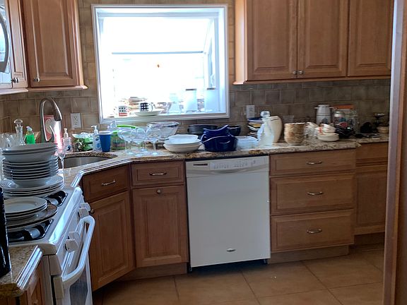 4th image of 70 Clawson St