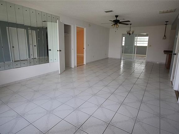 5th image of 182 E Cedarwood Cir