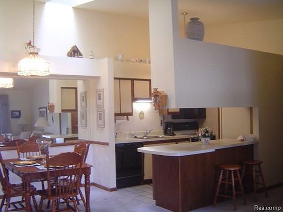 3rd image of 1426 Shoemaker Dr #68