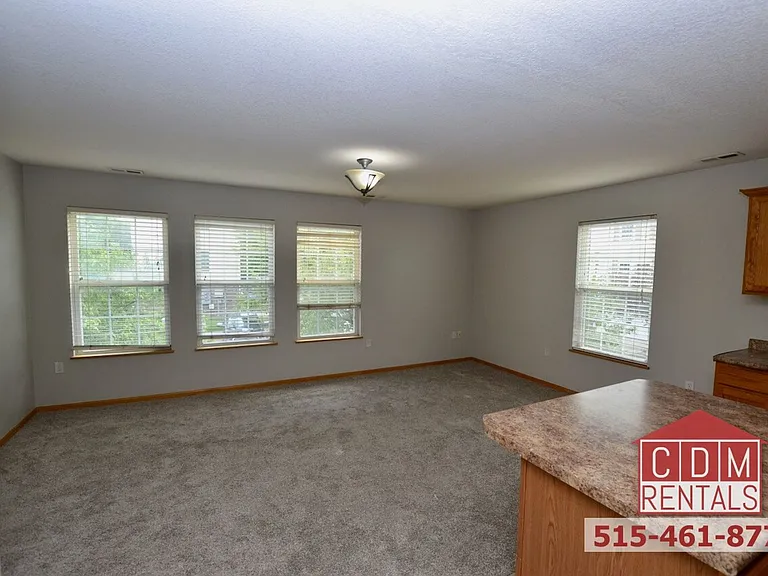 293 NE Basswood — Photo 5