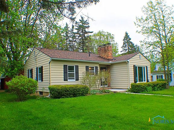 2nd image of 345 E 5th St