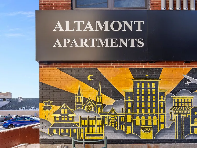 Altamont Apartments Limited-Time Special! First Month FREE with Approved Application! — Photo 8