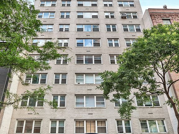 4th image of 210 E 63rd St