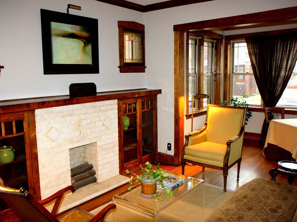 Living Room/Sunroom
