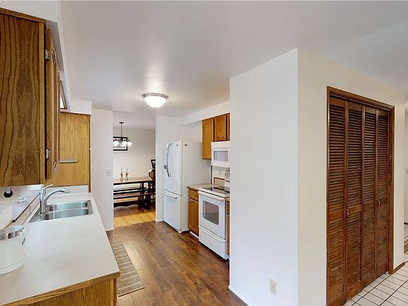 3rd image of 822 Evans Dr