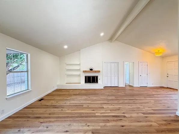 117 N Grand Fork Dr, Edmond, OK 73003