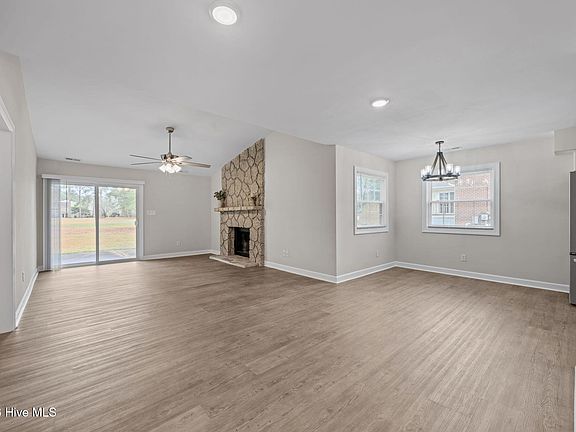 3rd image of 707 Plantation Drive