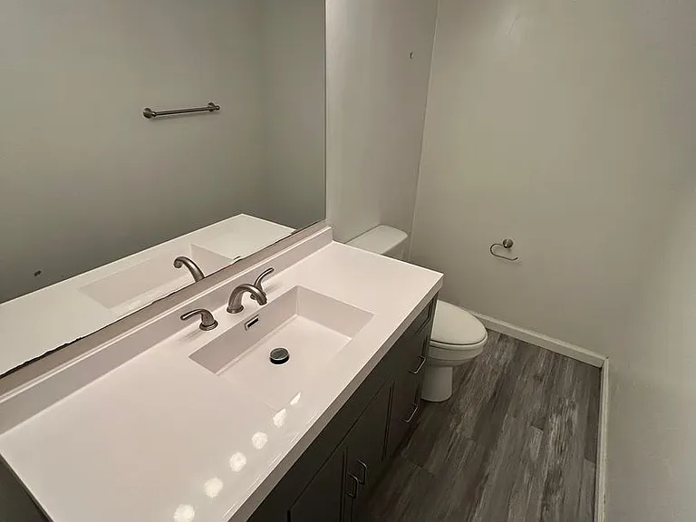 11301 Herrick Ave — Photo 11