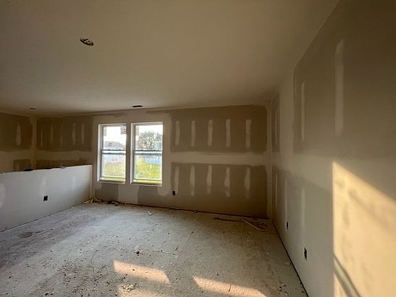 3rd image of 252 Maggie Ln