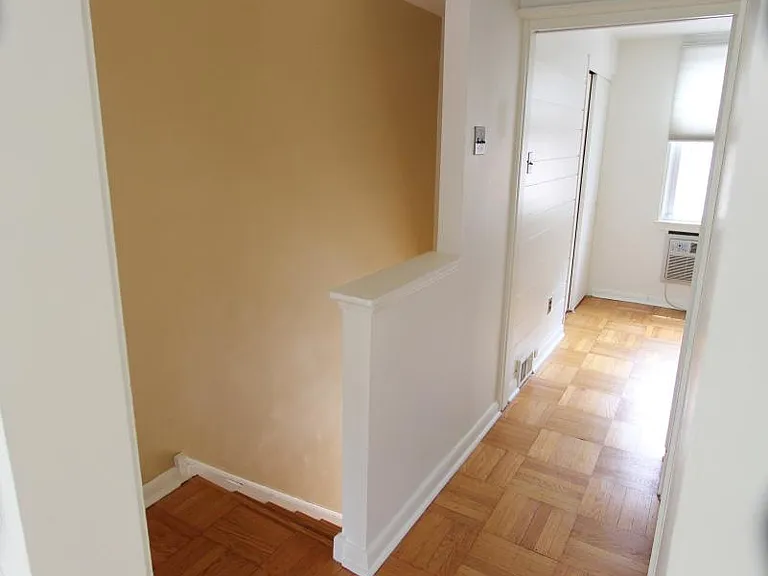 Walkway between the bedrooms