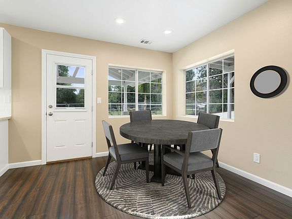 Dining (virtually staged)