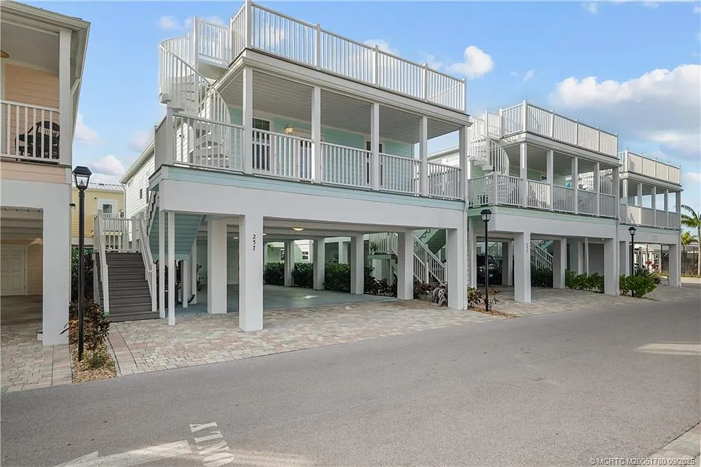 2 bed, 2.0 bath, 1320 sqft, $5,000 — Photo 3