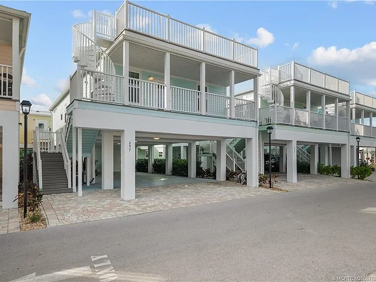 257 Coastal Dr — Photo 3