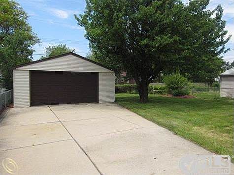 Driveway-Garage.JPG