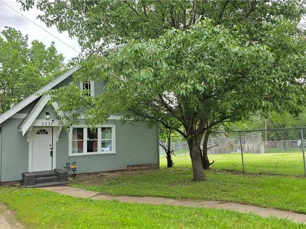 2237 Oakley Ave, Kansas City, MO 64127
