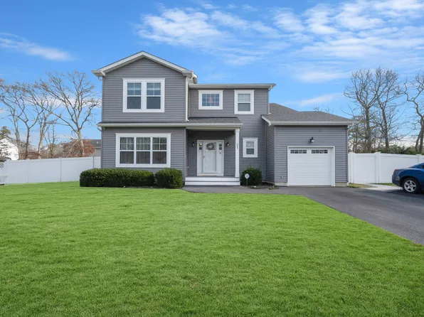 31 Windus, Shirley, NY 11967