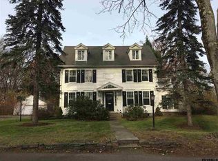 1 W Kenmar Rd, Menands, NY 12204