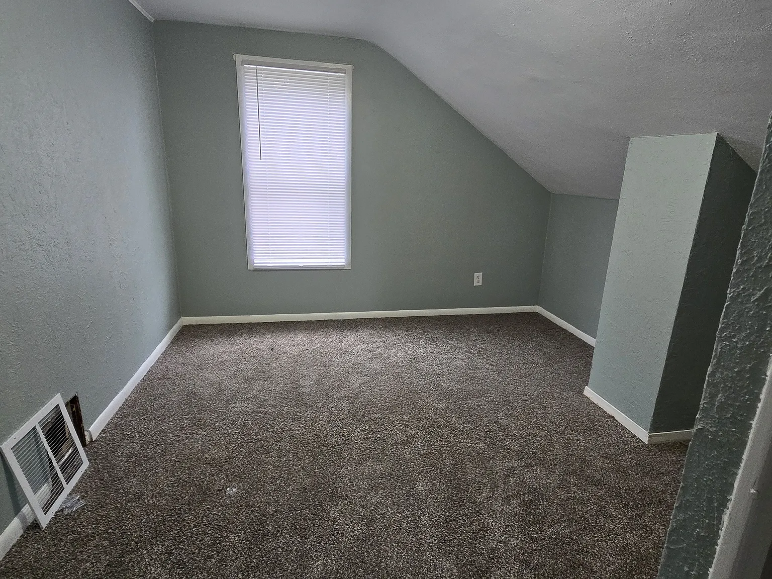 3 bed, 1840 sqft, $1,800 — Photo 4