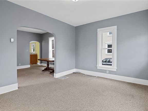 5th image of 411 W Poplar St