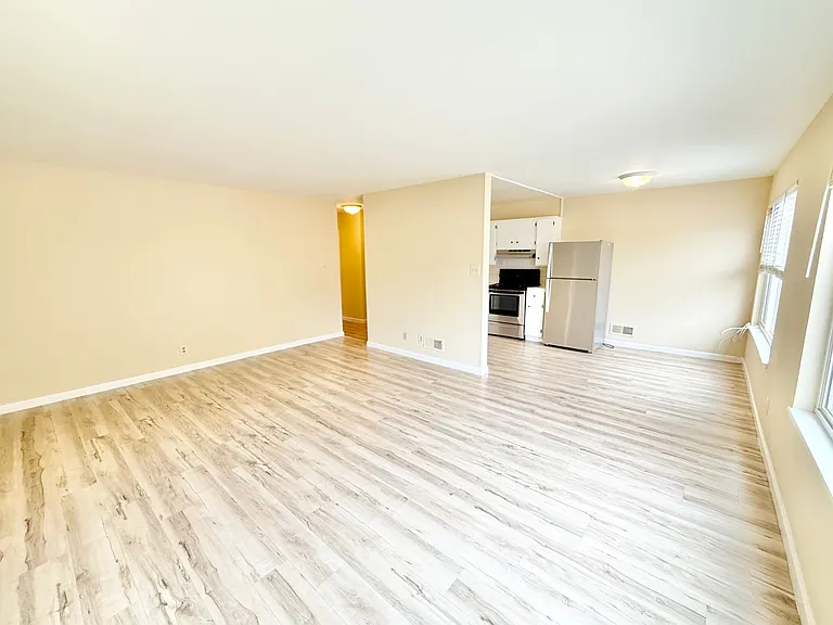 123 (470 Warren) — Photo 4