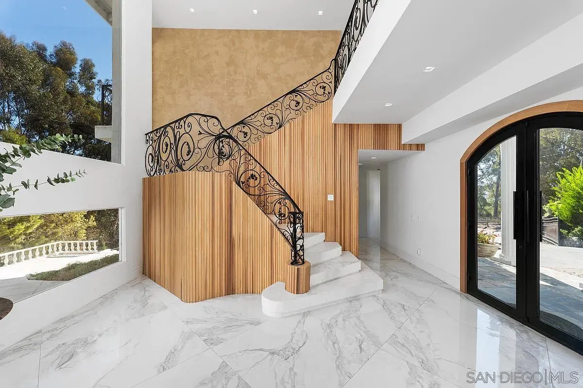 7 bed, 7.5 bath, 6300 sqft, $26,000 — Photo 3