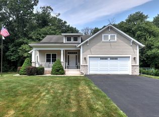 17 Harvest Ln, Bloomfield, CT 06002