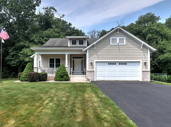 17 Harvest Lane, Bloomfield, CT 06002