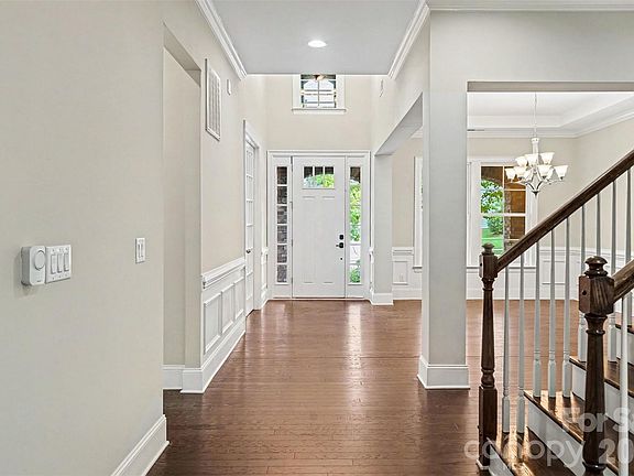 4th image of 1592 Afton Way