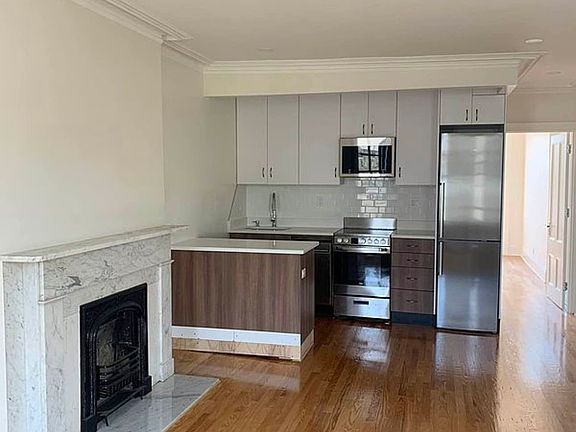 4th image of 11 Willow St #4