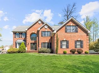 52 Briarwood Dr E, Warren, NJ 07059