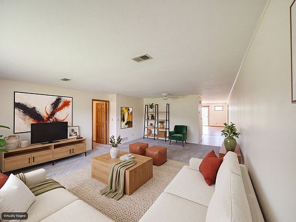 5th image of 920 17th St APT 28