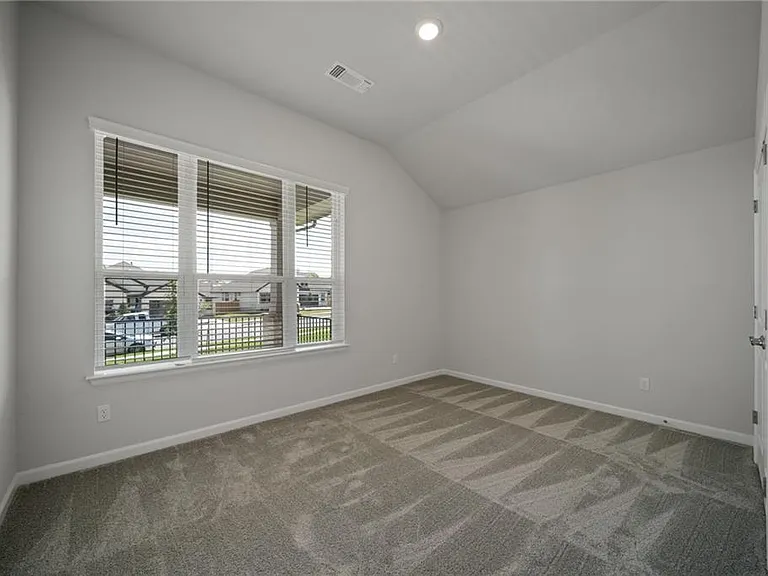 136 Osceola Dr — Photo 11