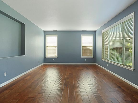 3rd image of 643 Lan Way