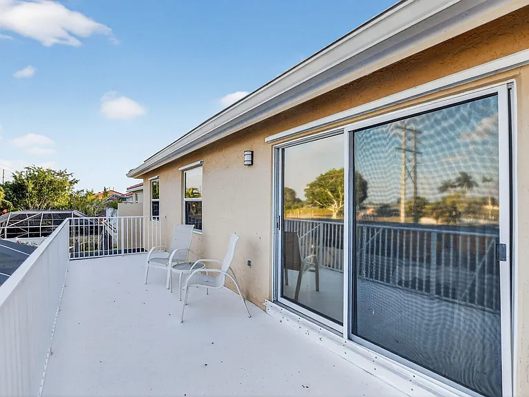 18280 Coral Isles Dr — Photo 38