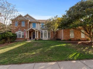 516 Crown Pointe Estates Ct, Ballwin, MO 63021