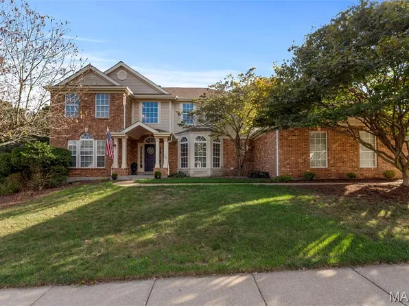 516 Crown Pointe Estates Ct, Ballwin, MO 63021