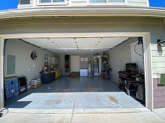Double Car Garage w Storage