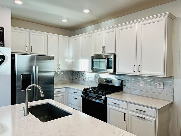 3rd image of 639 Greenville Aly