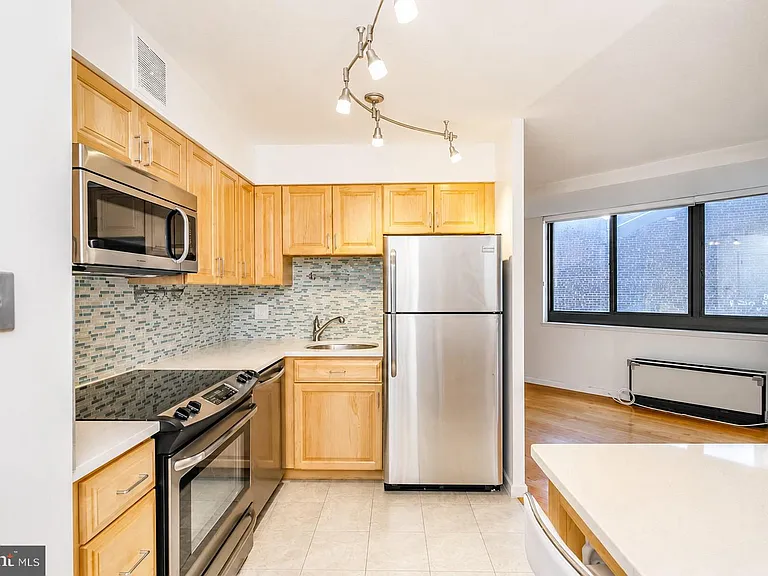 1420 Locust St #8B — Photo 2
