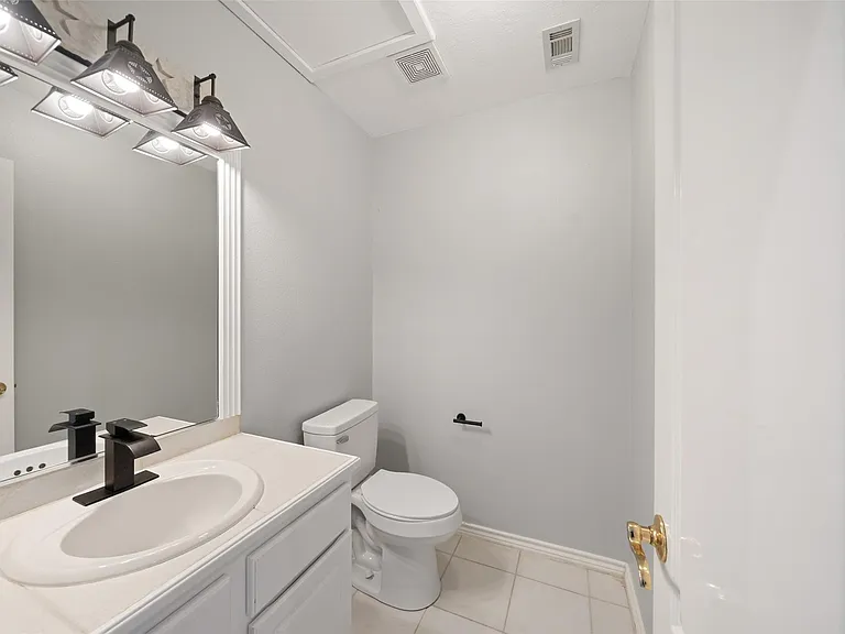 16 Regency Point — Photo 8