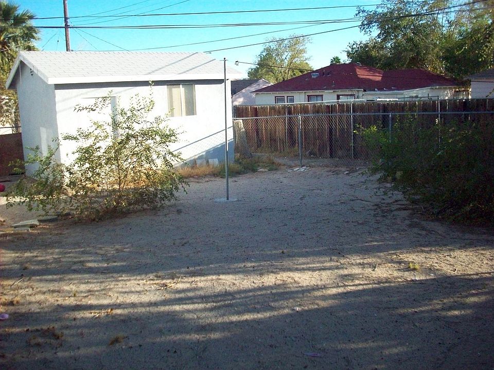 BACKYARD HOUSE 