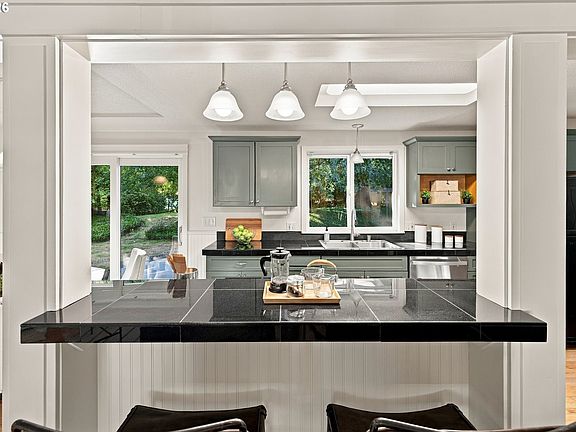 4th image of 7855 SW 83rd Ave