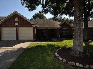208 Sharnoll Cir, League City, TX 77573