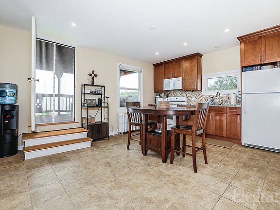 4th image of 15 Main St #2NDFL