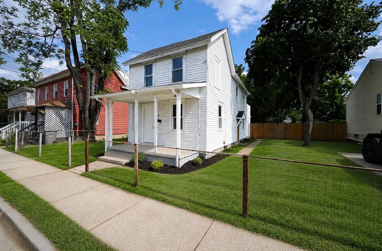 210 West Buck Street - 1 — Photo 1